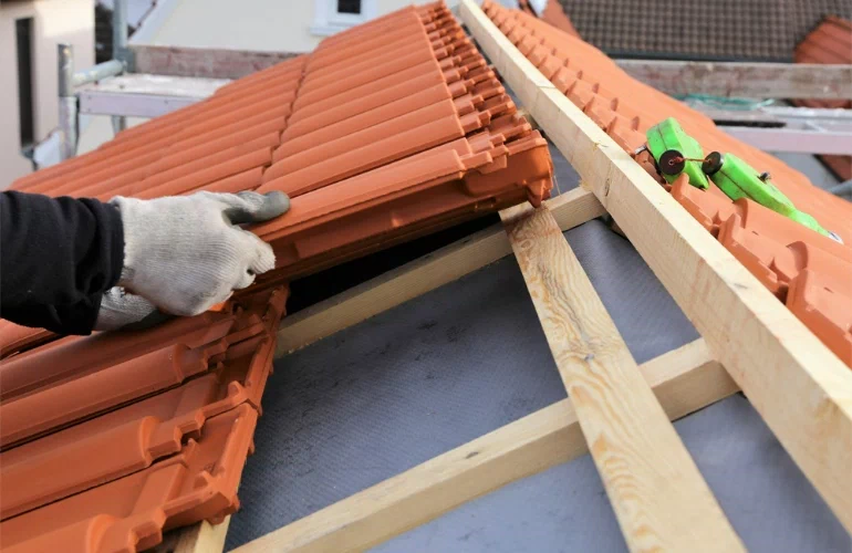 montowanie pokrycia dachowego